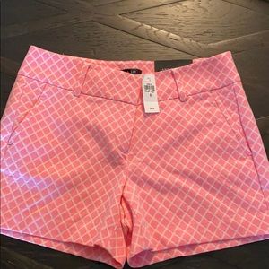 NWT Ann Taylor 4” city shorts size 8 pink/white